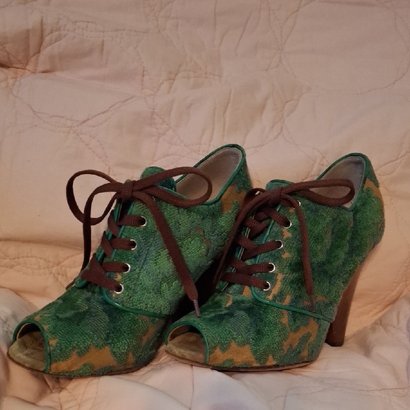 Dolce & Gabbana Green and Tan Lace-Up Heels - Picture 1 of 16